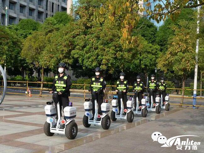 横州“风火轮”街头“跑”起来！安力盾警用平衡车成平安守护新利器