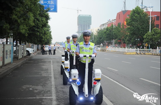 交警直属一大队配发安力盾警用两轮平衡车
