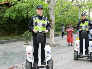 【智慧警务新标杆】杭州上城公安启用安力盾警用平衡车 打造湖滨商圈立体巡防网