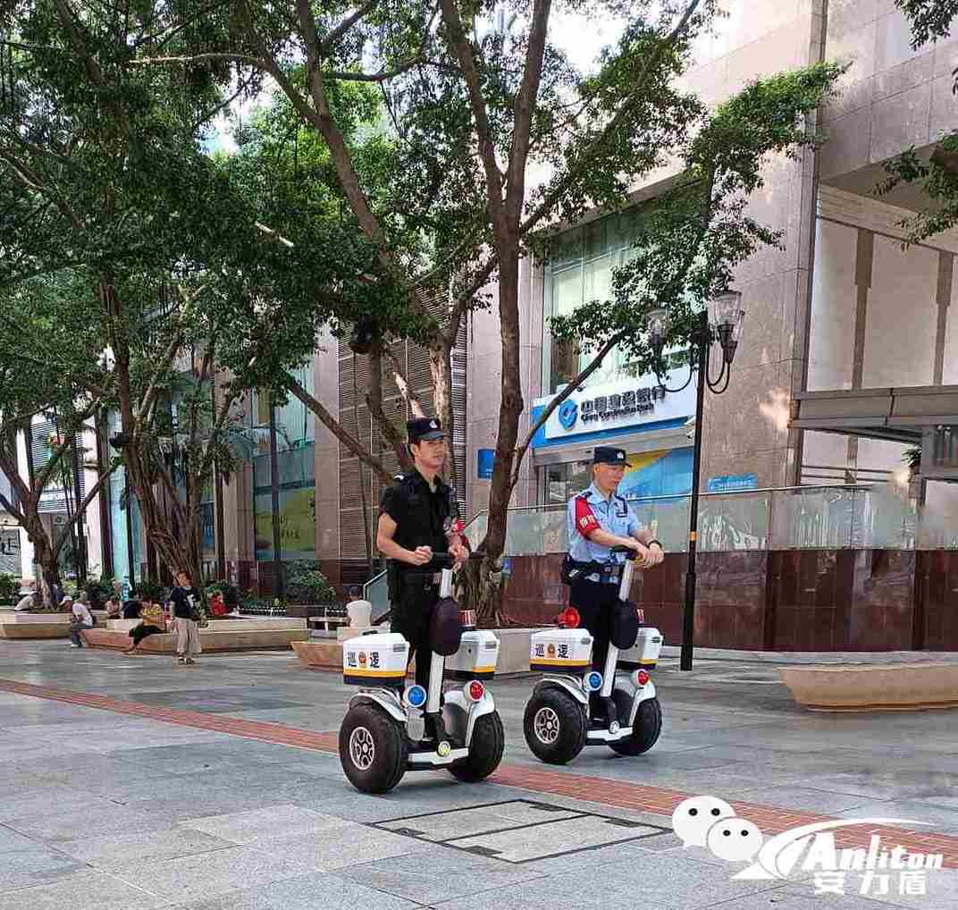 安力盾警用平衡车：解放碑智能巡逻，提升见警率与快速反应 | 警用装备革新