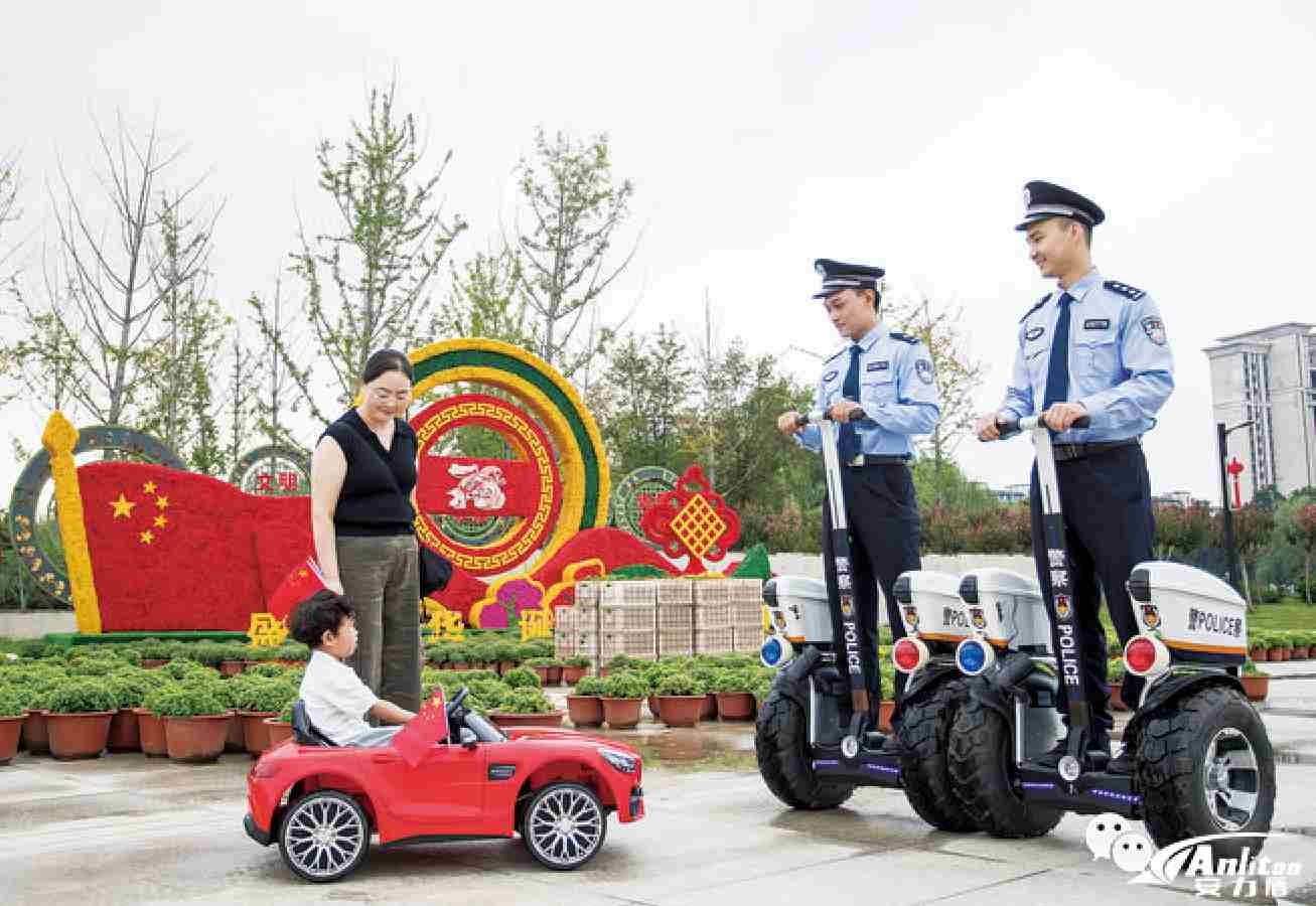 警用平衡车 巡逻平衡车.jpg